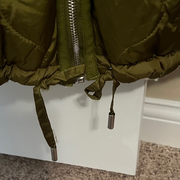 Blank NYC Olive Green Quilted Puffer Jacket with White Accents Women Small (S) - Picture 6 of 15